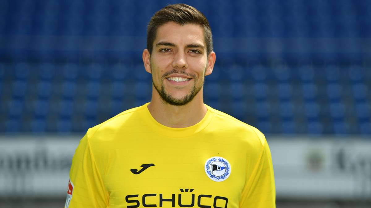 PLATZ 3: Stefan Ortega (Arminia Bielefeld): Weisse Westen: 10 - Gegentore: 44
