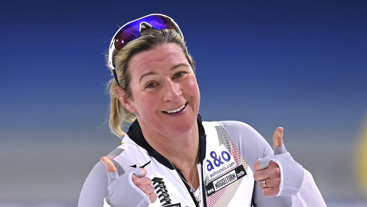 Pechstein lächelt über IOC-Boss Bach