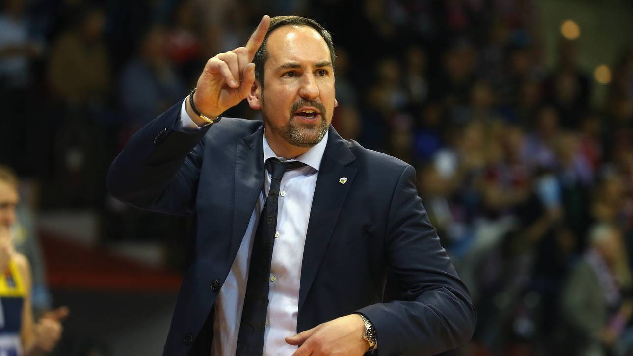 Machowski bleibt Eisbären-Trainer