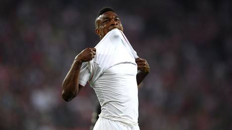 COLOGNE, GERMANY - AUGUST 23:  Jhon Cordoba of 1. FC Koeln reacts after a chance at goal during the Bundesliga match between 1. FC Koeln and Borussia Dortmund at RheinEnergieStadion on August 23, 2019 in Cologne, Germany. (Photo by Matthias Hangst/Bongarts/Getty Images)