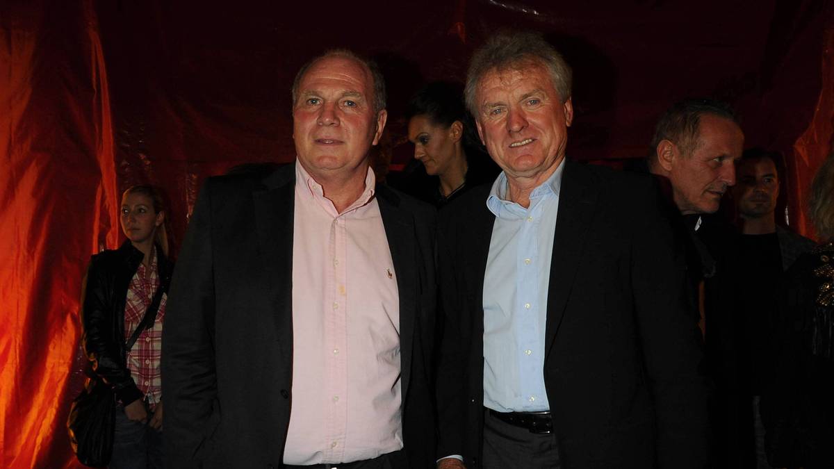 Für Präsident Uli Hoeneß ist Maier schlicht "einer der ganz Großen". Es gebe "so viele schöne Geschichten, so viel zum Schmunzeln"