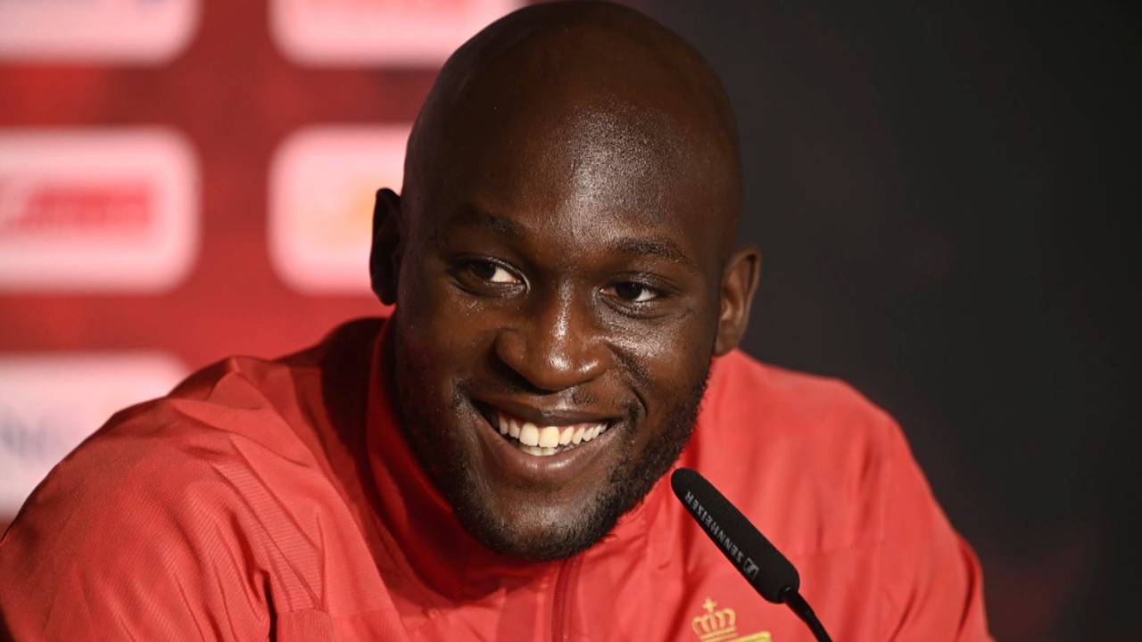 Romelu Lukaku von Belgien macht eine Ansage an Robert Lewandowski vom FC Bayern