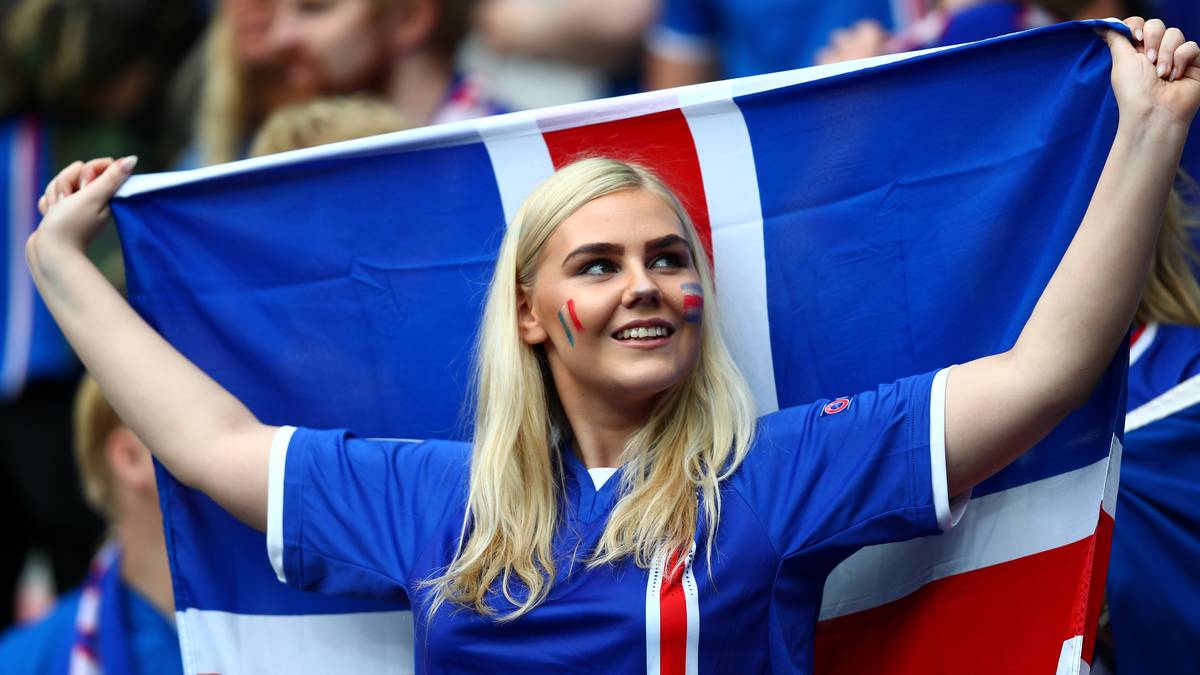 Aber auch die Anhängerinnen des Außenseiters sind vertreten und glauben an das nächste isländische Wunder