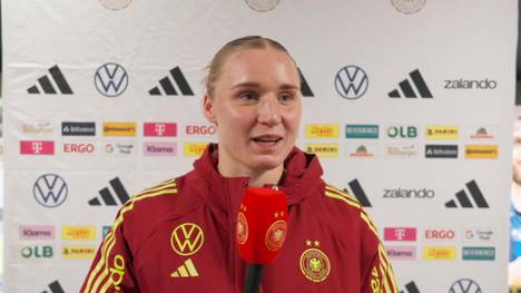 Die DFB-Frauen zeigen sich nach dem Auswärtssieg in der WM-Qualifikation in Norwegen zufrieden mit ihrer Leistung. Besondere Freude herrscht bei Debütantin Jella Veit.