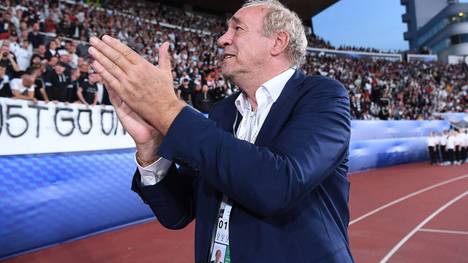 Seit 2000 ist Eintracht-Präsident Peter Fischer im Amt, nun verkündet der 62-Jährige seinen Rücktritt. 