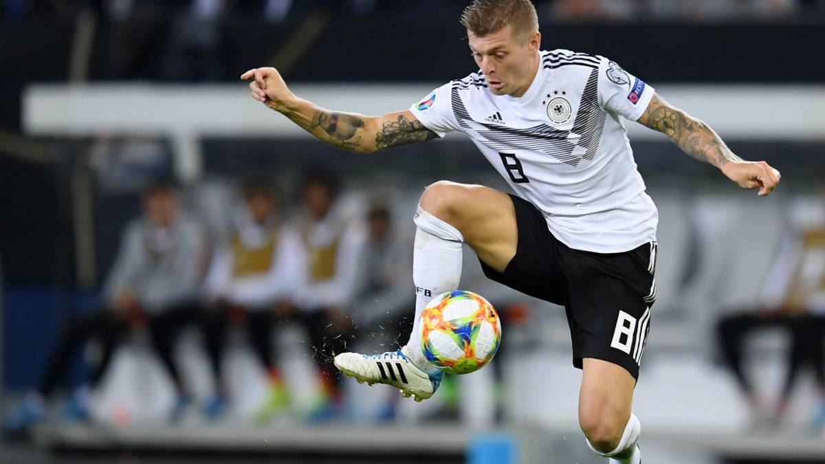 TONI KROOS (29 Jahre/Real Madrid): Kam 2006 von Hansa Rostock zum FC Bayern. Nach seiner Ausleihe nach Leverkusen wurde er Stammspieler bei den Bayern und gewann 2013 mit den Münchnern die Königsklasse. Nach dem WM-Triumph 2014 zog es Kroos zu Real Madrid. In der Folge gewann er mit den Königlichen noch dreimal die Champions League