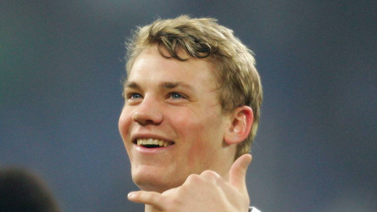 Neuers Werdegang seit der Partie in Porto ist bekannt: 2009 wird er U-21-Europameister, 2010 steht er bei der WM in Südafrika im Tor des DFB-Teams, im Sommer 2011 wechselt er unter großem Fan-Protest der Schalker Ultras zum FC Bayern München. Neuer steigt endgültig zu einem der Besten seiner Zunft auf, gewinnt mit Bayern 2013 das Triple und 2014 das Double und wird 2014 als Nationalspieler Weltmeister 