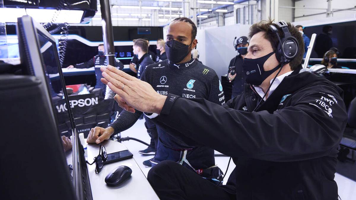 Mercedes erlebt beim GP von Italien ein weiteres Fiasko. Motorsport-Experte Martin Tomczyk sieht das Hauptproblem beim Auto von Lewis Hamilton.