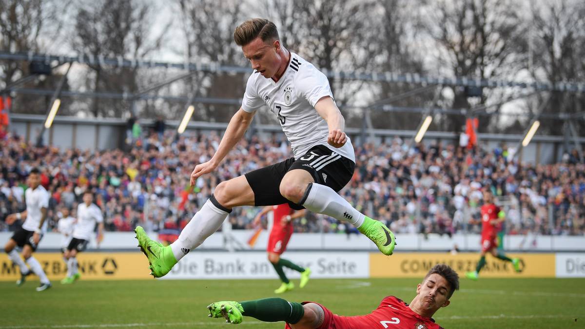 YANNICK GERHARDT (Nr. 3, VfL Wolfsburg) - 12/0, 1 A-Länderspiel (0 Tore)