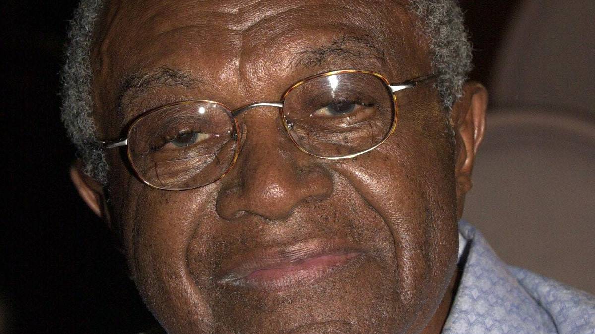 EDDIE FUTCH: 1994 wurde der 2001 verstorbene Futch in die Hall of Fame aufgenommen. Er war Teil legendärer Kämpfe, darunter Joe Fraziers Sieg über Muhammad Ali 1971 oder, als Hauptverantwortlicher, beim "Thrilla in Manila", dem dritten Duell zwischen Frazier und Ali. Futch arbeitete mit 22 Weltmeistern verschiedener Klassen, der Preis für den Welttrainer heißt seit 1989 "Eddie Futch Award"