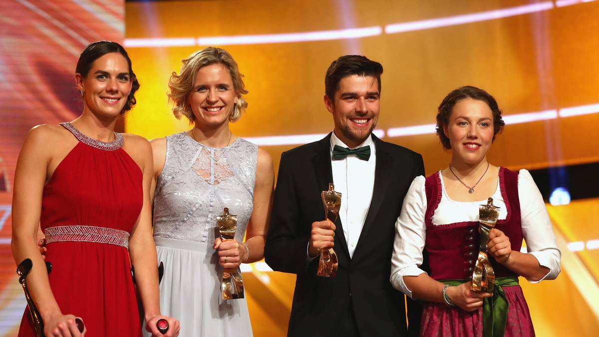 Wer sind Deutschlands Sportler des Jahres 2018? Gesucht werden die Nachfolger von Kira Walkenhorst und Laura Ludwig (Mannschaft des Jahres), Johannes Rydzek (Sportler des Jahres) und Laura Dahlmeier (Sportlerin des Jahres). Deutschlands Sportjournalisten haben gewählt - SPORT1 zeigt die besten Drei in ihrer jeweiligen Kategorie