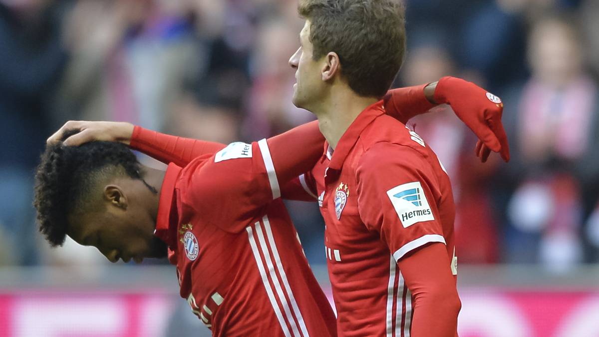 Der deutsche Nationalspieler gratuliert artig