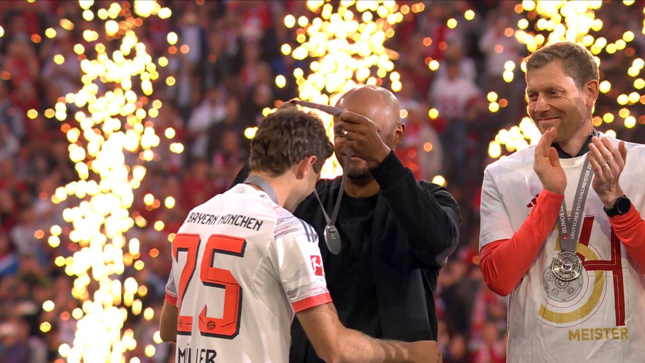 Müller überrascht mit Kuchen-Witz