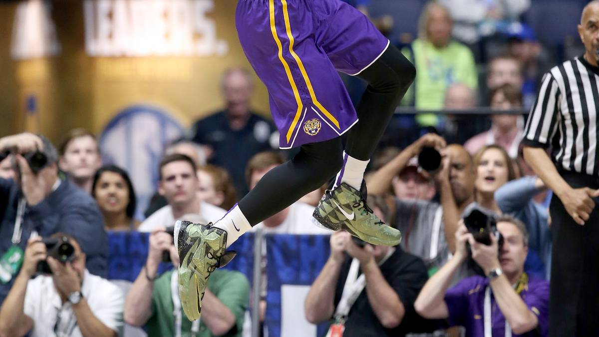 Simmons' unfassbar großes Talent ist unbestritten. Der Sohn des Ex-Profis Dave Simmons ist als eine Art Mischung aus Blake Griffin und LeBron James ein kommender Superstar. Nachdem die 76ers in den vergangenen Jahren auf den großen Positionen für Nachschub sorgten, verstärken sie sich nun auf der Forward-Position