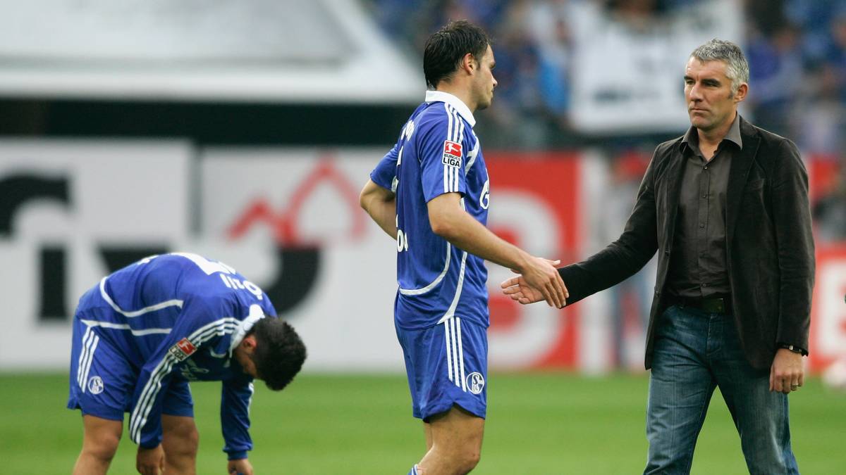 MESUT ÖZIL: Der heutige Weltmeister wurde in der U19 ausgebildet und feierte im zarten Alter von 17 Jahren unter Mirko Slomka sein Bundesliga-Debüt