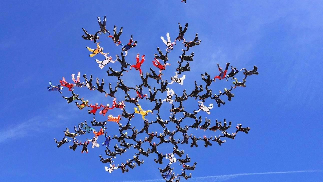 Über Arizona: 105 Fallschirmspringer stellen Weltrekord auf