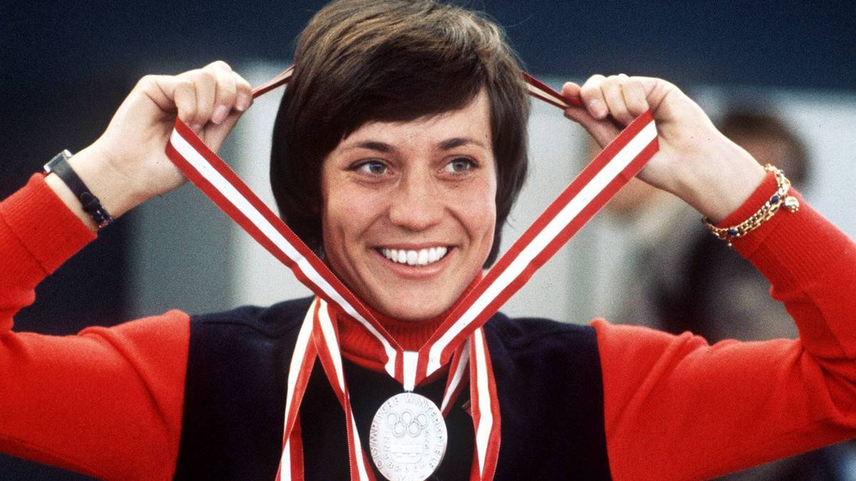 PLATZ 18 - ROSI MITTERMAIER: "Rosi Rosi, noch einmal" mutierte 1976 zum deutschen Gassenhauer, nachdem Mittermaier bei den Olympischen Spielen in Innsbruck zwei Gold- und eine Silbermedaillen gewann. In ihrer Karriere feierte die "Gold-Rosi" insgesamt zehn Weltcup-Siege
