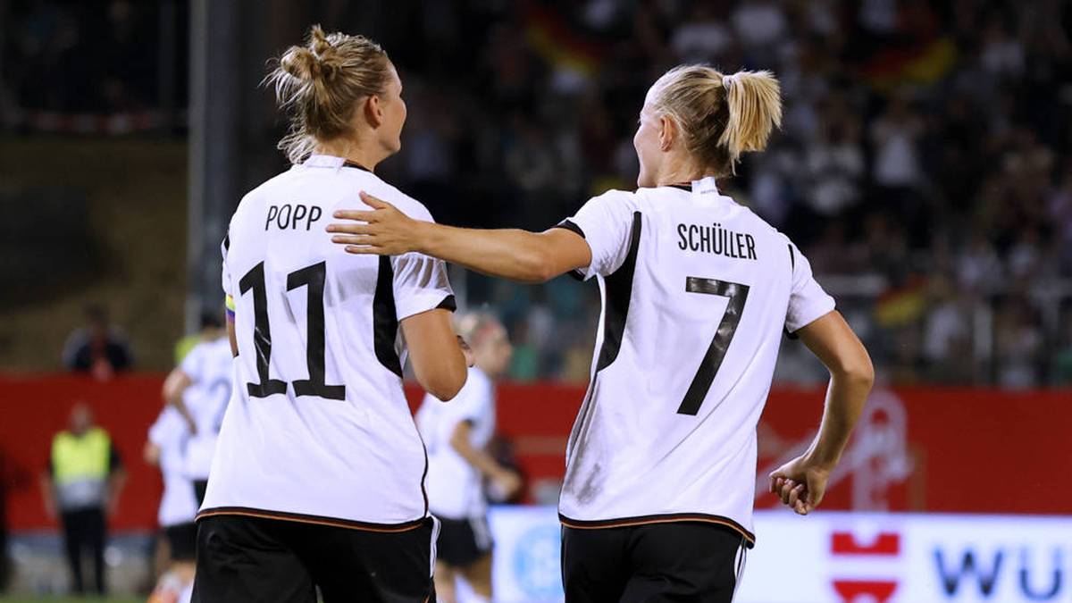 Alexandra Popp (l.) und Lea Schüller (r.) könnten gegen Südkorea gemeinsam stürmen