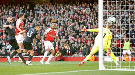 Pierre-Emerick Aubameyang (M.) trifft für Arsenal gegen Everton