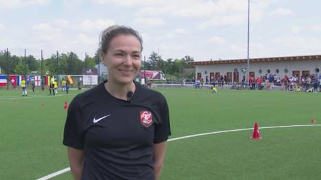 Für Ex-Wolfsburgerin Zsanett Jakabfi bestand lange Zeit das größte Problem im Frauenfußball darin, dass die die Spiele nicht übertragen wurden. Dieses Problem sieht sie nun als gelöst an.