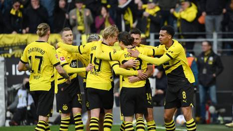 Schwarze Streifen auf gelbem Hintergrund. Laut dem Portal footyheadlines läuft der BVB so in der nächsten Saison auf.