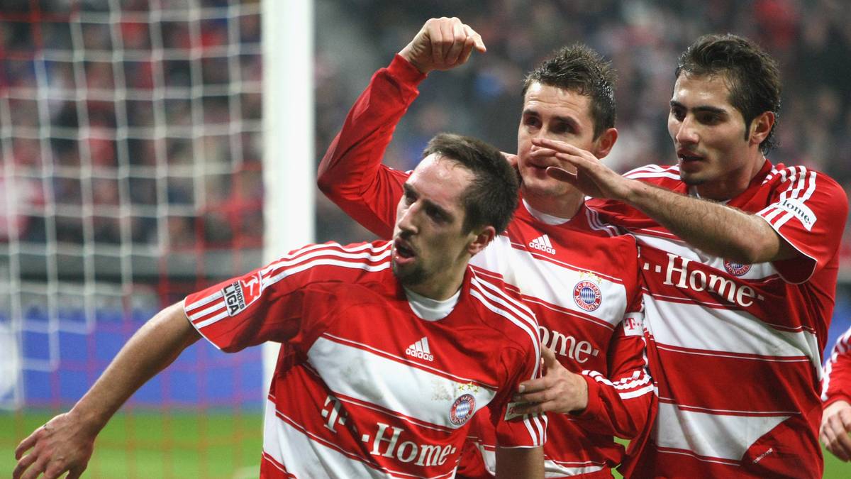 Ribery wird in seiner ersten Bayern-Saison sofort zum Dreh- und Angelpunkt der Offensive, wirbelt die Gegenspieler schwindelig, trägt mit elf Toren in 28 Ligaspielen entscheidend dazu bei, dass Bayern die nationale Konkurrenz wieder das Fürchten lehrt