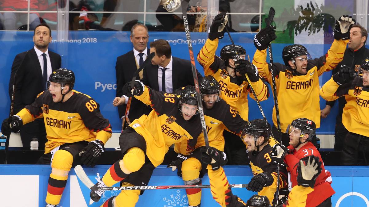 Das Eishockey-Wunder von Pyeongchang wird damit tatsächlich wahr. Deutschland steht nach dem sensationellen Jahrhundertsieg über Kanada im Finale und trifft dort am Sonntag auf den Turnierfavoriten: die olympischen Athleten aus Russland. Silber wie bei den Weltmeisterschaften 1930 und 1953 ist sicher, doch das Ziel ist natürlich Gold. Historisch - bei Olympischen Spielen - sind aber beide Medaillen