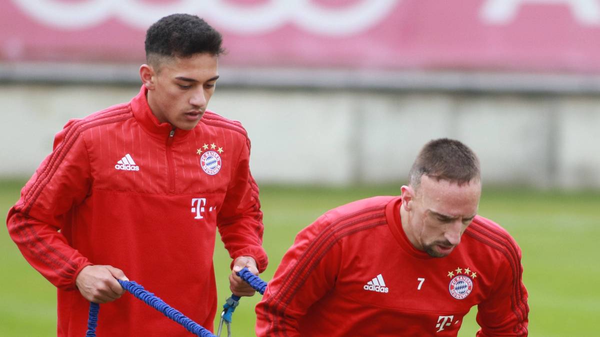 Yousef Emghames (l.) 2016 im Bayern-Training mit Franck Ribéry