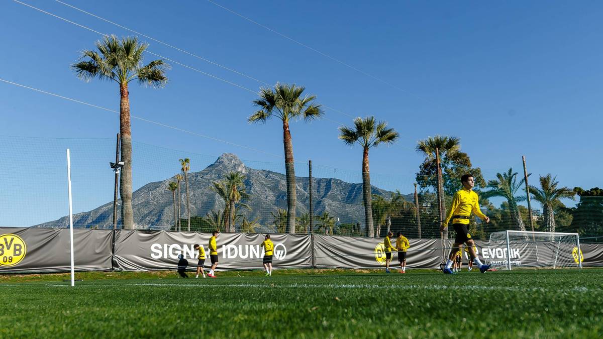 Es ist wieder schön an der Costa del Sol. Während hierzulande Schmuddelwetter und Schneefall vorherrschen, genießen die Profis von Borussia Dortmund in Marbella strahlenden Sonnenschein. Bei knapp 20 Grad steht aber ...