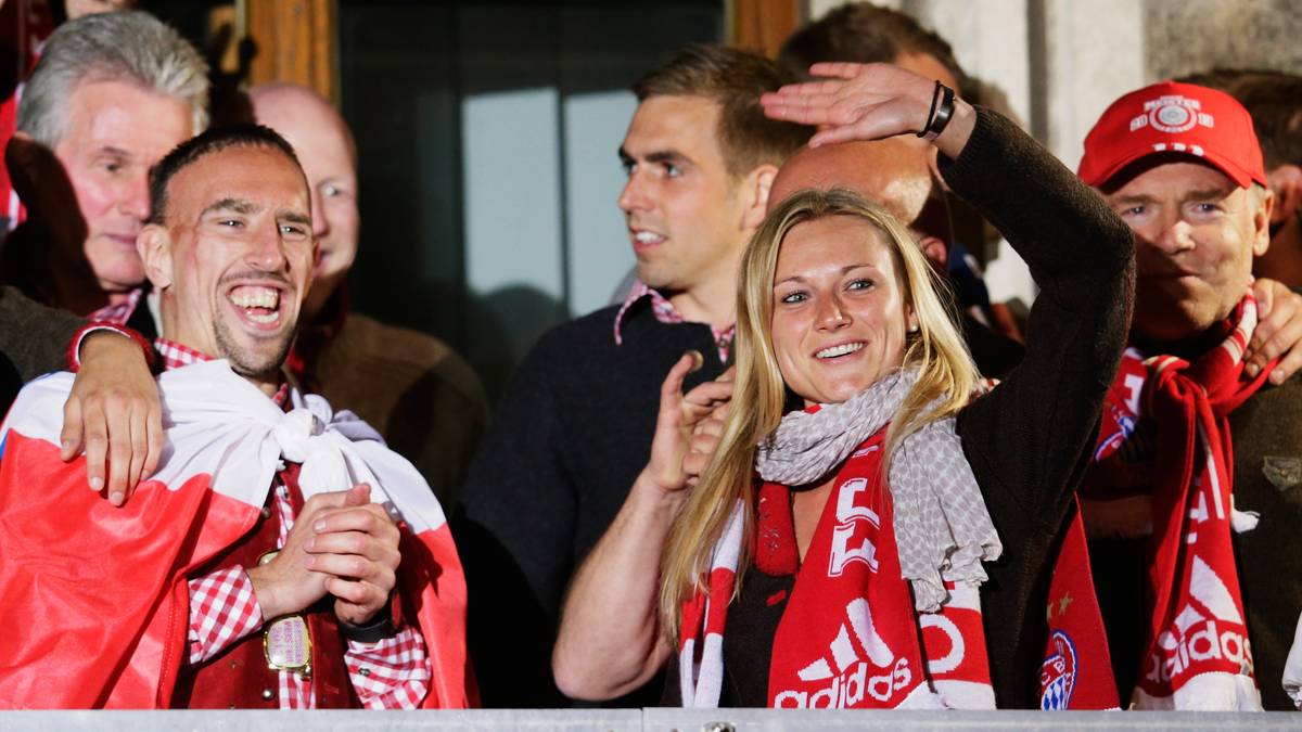 Für die Spieler ist Krüger sieben Tage die Woche rund um die Uhr erreichbar. "Ich würde mich nie beschweren. Dafür mache ich meinen Job einfach viel zu gerne", beschreibt Krüger ihre Arbeit auf fcbayern.de