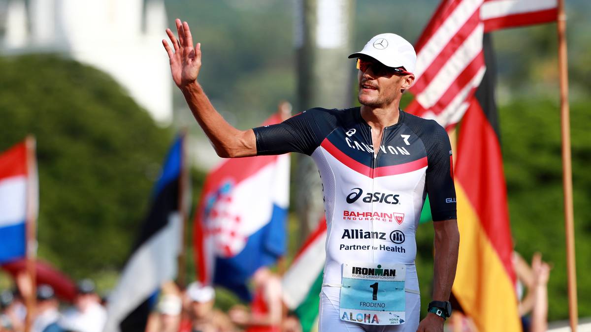 Schon 2018 richtete Frodeno, genannt "Frodo", alles auf sein großes Ziel aus: das Triple auf Hawaii. Er verzichtete größtenteils auf andere Rennen und arbeitete in aller Stille am Hattrick. Doch der Körper machte ihm einen Strich durch die Rechnung. Bei Kilometer fünf des Marathons konnte der gebürtige Kölner nicht mehr, ging langsam und hockte sich schließlich hin. Aufgeben kam jedoch nicht infrage, nach mehr als neun Stunden quälte er sich ins Ziel 