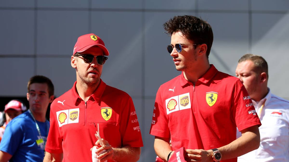 Charles Leclerc (r.) steht noch bis 2022 unter Vertrag bei Ferrari