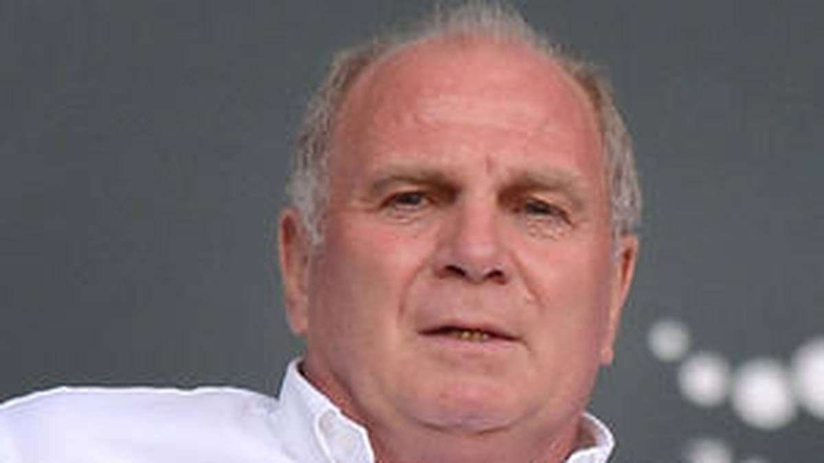 Uli Hoeneß über Jürgen Klinsmann: "Dass Jauch ihn als Obama des deutschen Fußballs bezeichnet hat, da muss ich ehrlich sagen: Wenn er der Obama des deutschen Fußballs ist, dann bin ich Mutter Theresa."