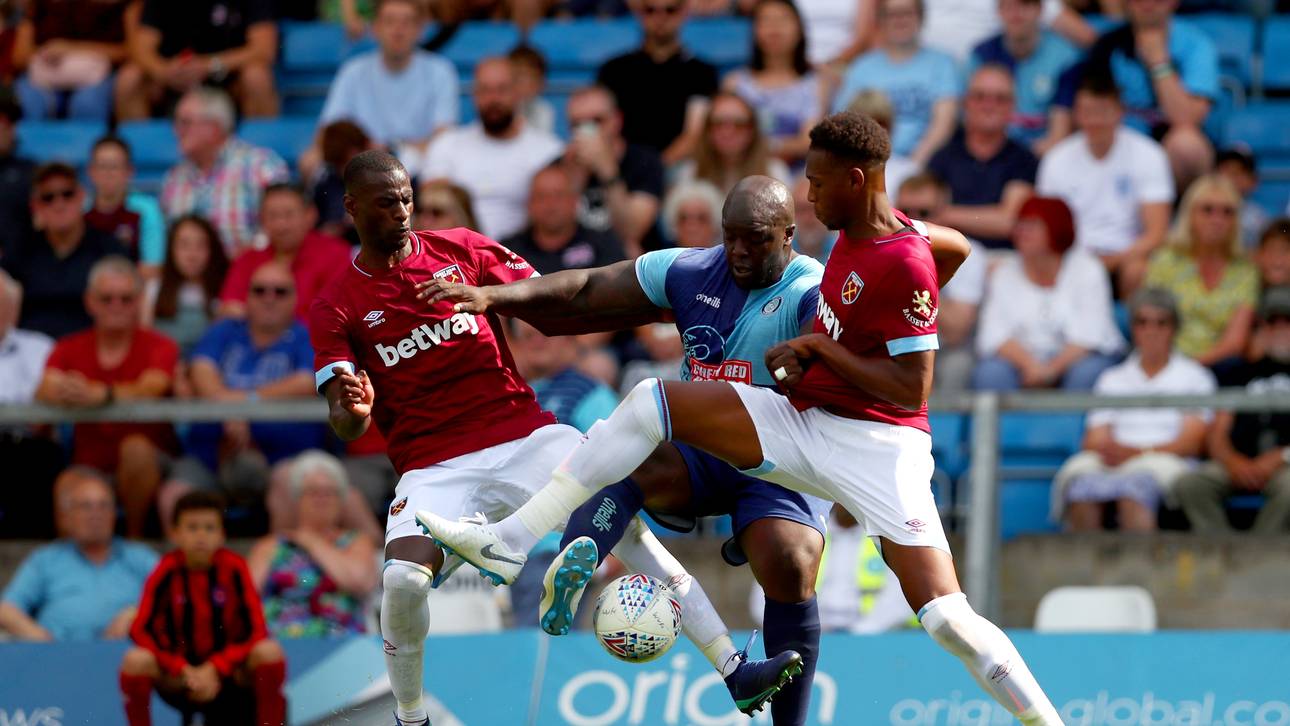 Augsburg holt Hinteregger-Ersatz