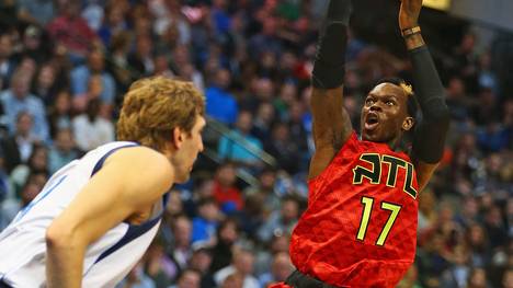 Dennis Schröder (l.) setzte sich mit den Atlanta Hawks gegen Nowitzkis (l.) Dallas Mavericks durch