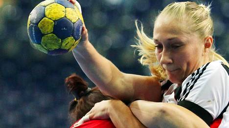 Nadja Nadgornaja-Handball-Wurf