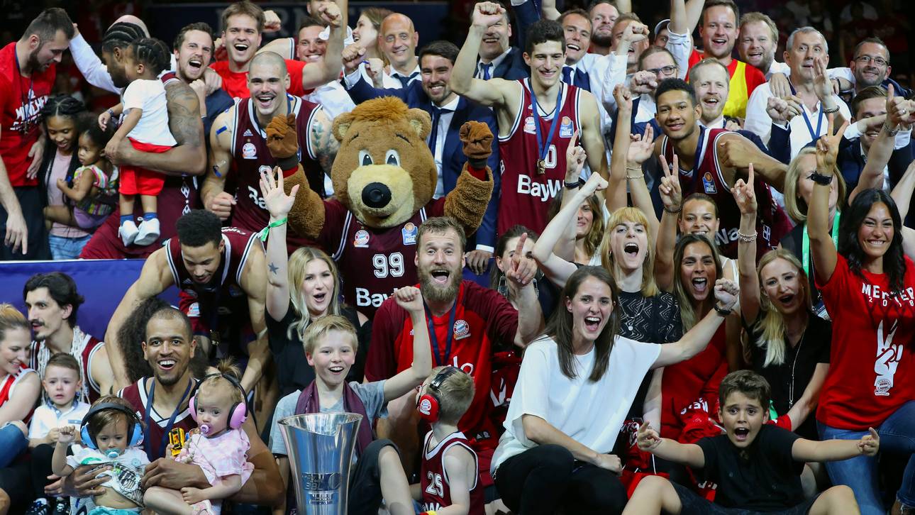 Bayern holt Double – Hoeneß jubelt