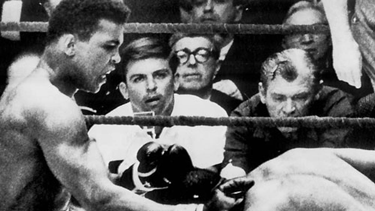 Die Schläge an die Schulter werden Liston schließlich zum Verhängnis. Nach der sechsten Runde gibt er verletzt auf