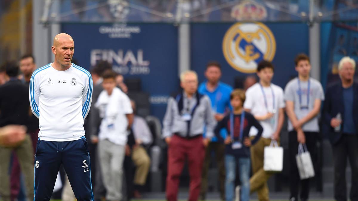 Bei Reals Champions-League-Triumph 2014 war Zidane bereits Co-Trainer von Carlo Ancelottis - seit Jahresbeginn ist er nun Cheftrainer der Königlichen. Am 28. Mai hat er die Chance, auch als Klubcoach die Champions League Finale zu gewinnen. Nutzt er sie gegen Atletico?