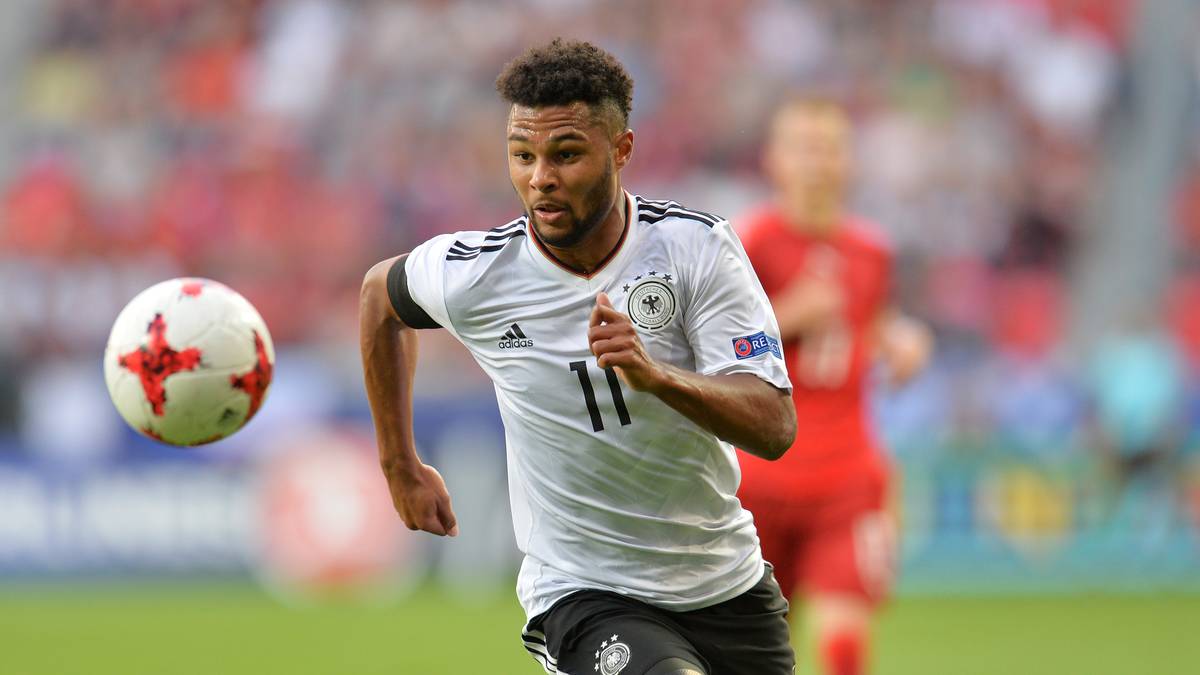 SERGE GNABRY: Hatte die erste dicke deutsche Chance, köpfte nach Zuckerpass von Arnold aber vorbei. Das war es dann lange Zeit vom Neu-Münchner - bis er mit einem schlampigen Abspiel am eigenen Strafraum das 1:2 einleitete. Vertändelte in der 74. Minute zudem die Großchance zum 3:2 und musste kurz darauf raus - SPORT1-Note: 5
