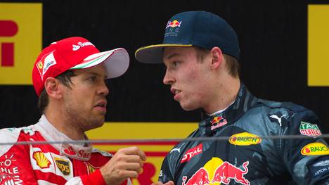 Sebastian Vettel (l.) diskutierte bereits nach dem letzten Rennen ausführlich mit Daniil Kvyat (l.)