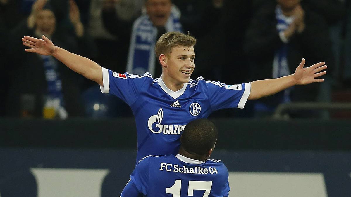 Max Meyer und Jefferson Farfan vom FC Schalke 04 jubeln