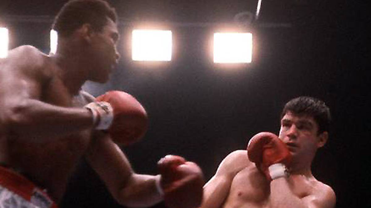 1966: Karl Mildenberger ist der erste deutsche Herausforderer in einem WM-Kampf im Schwergewicht seit Max Schmeling. In Frankfurt unterliegt er Ali jedoch in der zwölften Runde