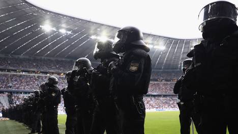 Die Polizei verhinderte einen Sturmlauf der Löwen-Fans gegen Regensburg