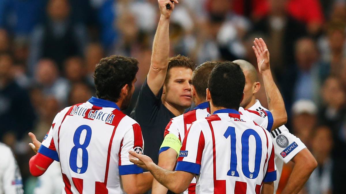 SCHIEDSRICHTER FELIX BRYCH: Trotz des ruppigen Hinspiels mit großzügiger Regelauslegung. Hatte aber alles im Blick und Griff. Auch die gelb-rote Karte für Arda Turan war berechtigt. SPORT1-Note: 3