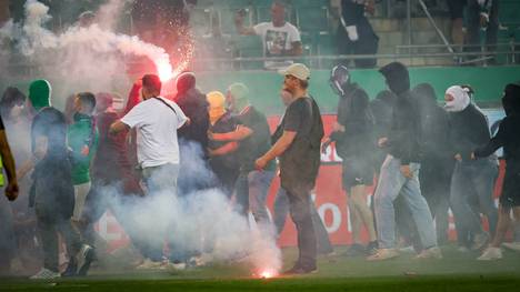 Beim Derby in Wien kam es nach Abpfiff zu üblen Szenen