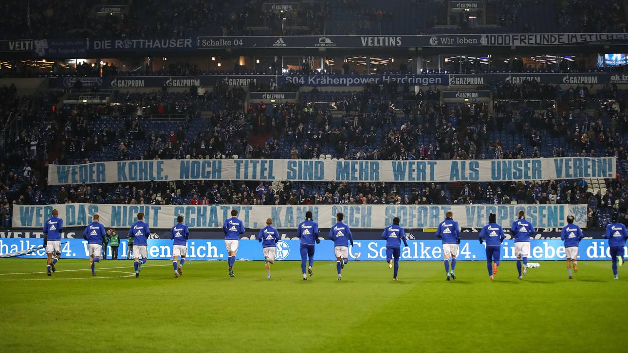 FC Schalke 04 v Hannover 96 - Bundesliga
