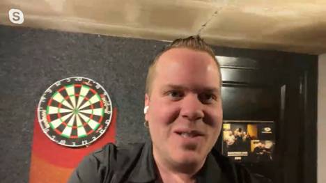 Während der Premier League Sendung ruft SPORT1 Experte Max Hopp via FaceTime Dirk van Duijvenbode an und der Holländer steht zum Interview bereit.