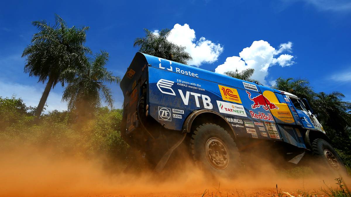 Bei den Trucks will sich der russische Hersteller KAMAZ den Titel holen. Einer seiner Fahrer ist Ayrat Mardeew, der die Dakar in dieser Kategorie bereits 2015 gewinnen konnte