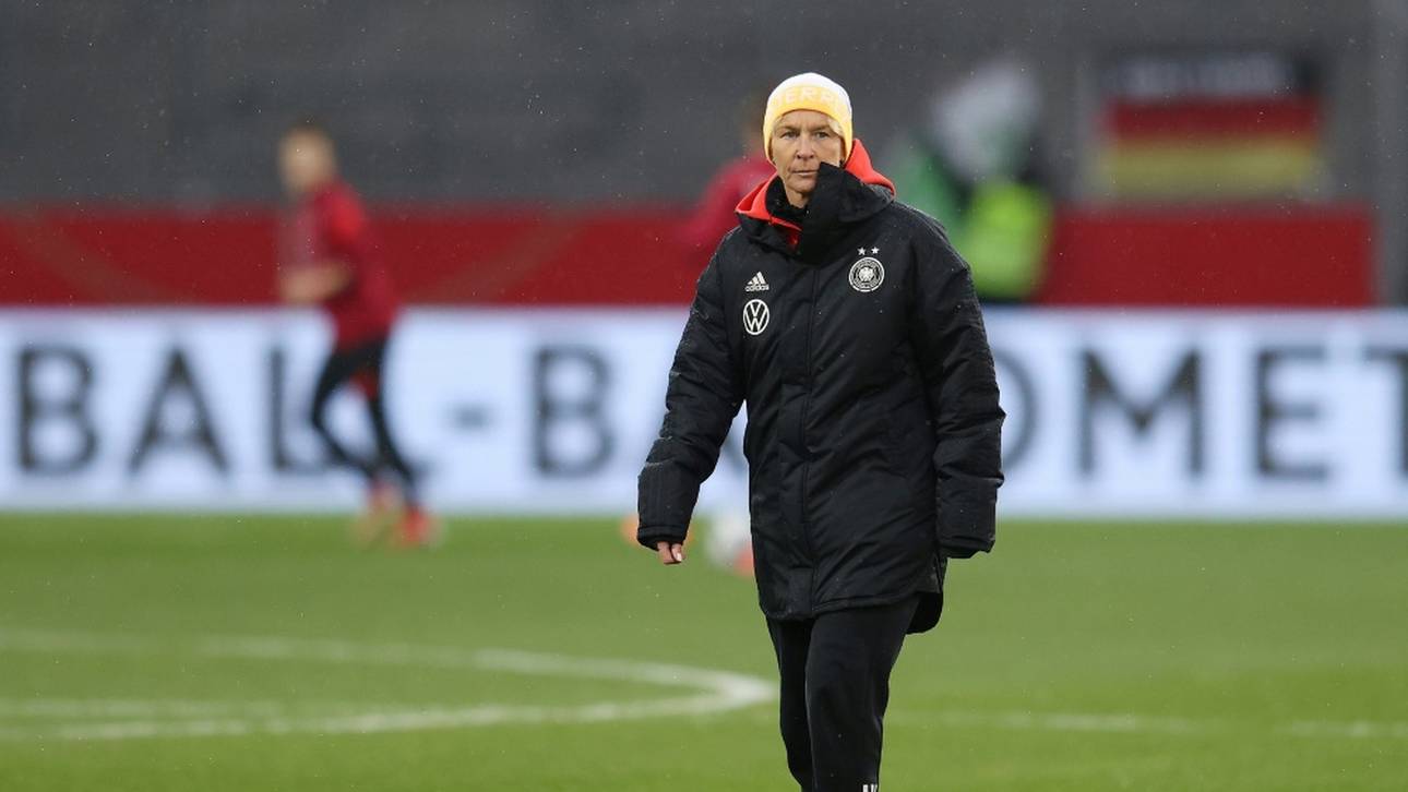 Voss-Tecklenburg für größeren EM-Kader